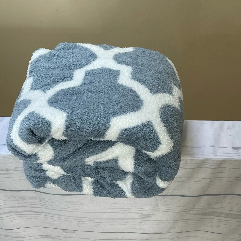 Berkshire Blue and White Throw Blanket